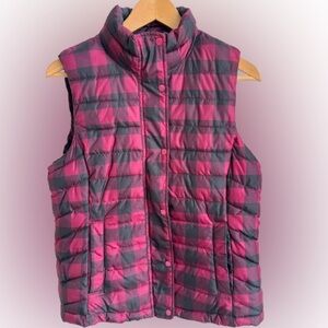 GAP puffy zip vest black and red buffalo plaid - size M